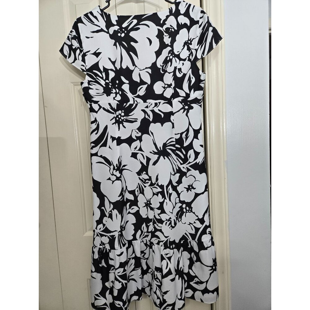 Ann Taylor Petites Black & White Floral Cap Sleeve Drop Waist Dress Size 10P Pol